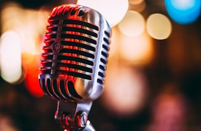 黑料每日：某知名歌手演唱会假唱被实锤，观众现场录音曝光